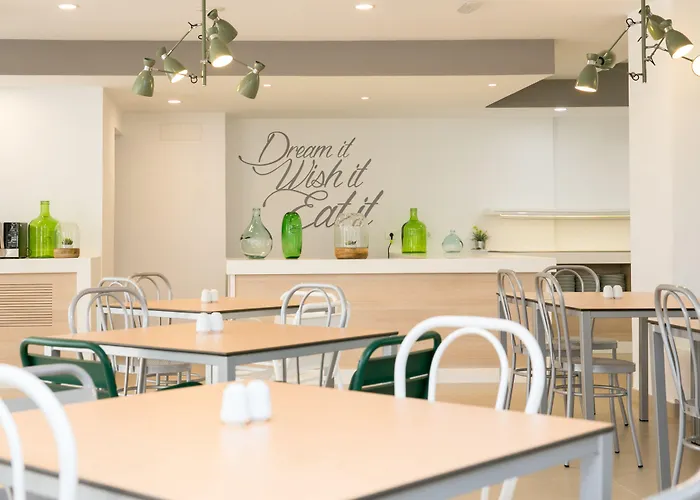 Отель Livvo Anamar 4*